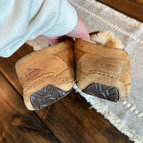 Men's UGG Brown Suede Moccasins, see photos and description, used condition - Picture 6 of 7